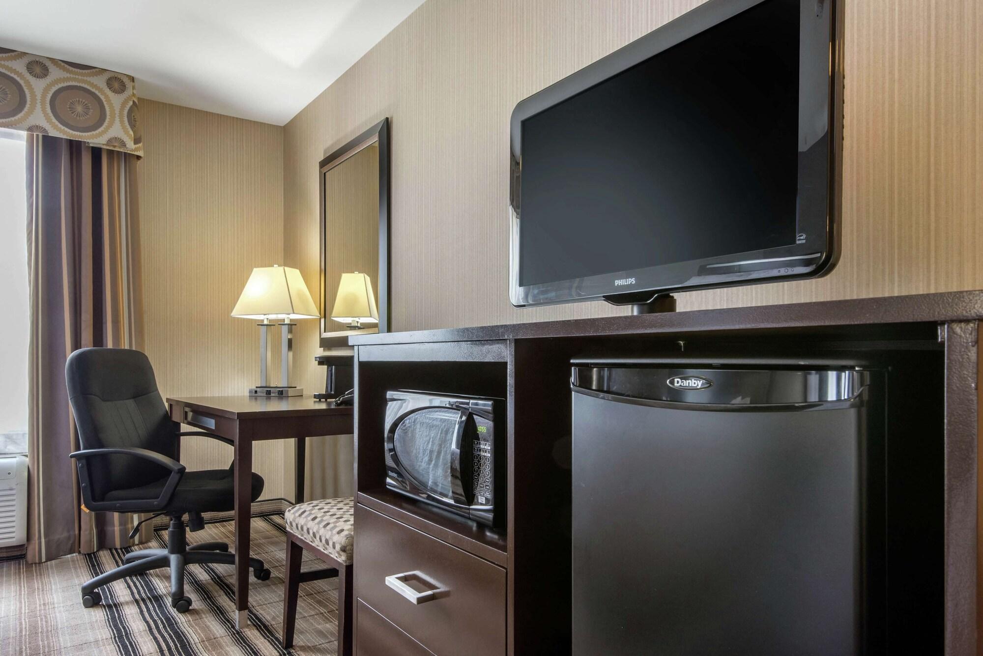Hampton Inn Мийдвил Екстериор снимка